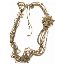 Collana Sautoir Chanel in Metallo Dorato e Perle