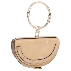 Chloé Borsa a mano Chloe Nile Minaudière Vernice Beige Tono Oro Auth 198468A