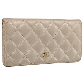 CHANEL Matelasse Lange Geldbörse aus Lammleder Gold CC Auth BA15252