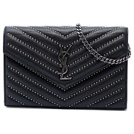 Borsa a tracolla portafoglio a busta monogram con borchie chevron in pelle di pecora nera Saint Laurent