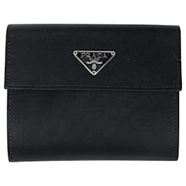 Cartera Prada triple fold en nailon negro