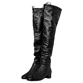 Chanel Botas Altas de Cuero Acolchado Negro