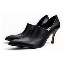 Loewe Zapatos de Tacón en Piel Negra Punta Fina