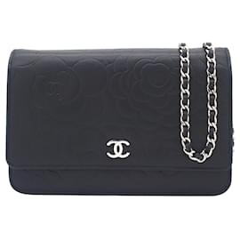 Bolso bandolera Chanel CC Embossed Lambskin Camellia Wallet On Chain Negro