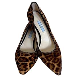 Prada Décolleté in pelo di vitello con stampa leopardata