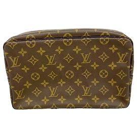 Pouch Louis Vuitton Monogram Toilette 28
