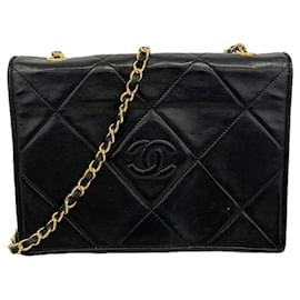 Borsa a tracolla Chanel in pelle d'agnello nera