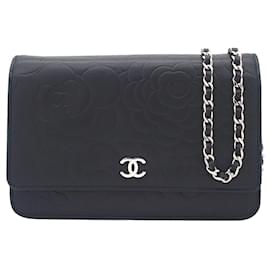 Portafoglio Chanel Black CC Embossed Lambskin Camellia Wallet On Chain