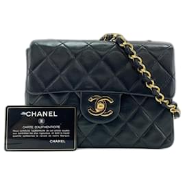 Borsa a tracolla Chanel Mini Matelassé in Nero