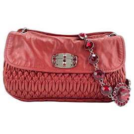 Miu Miu Matelassé Schultertasche in Rot