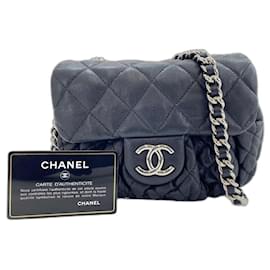 Borsa a tracolla Chanel Matelassé in nero