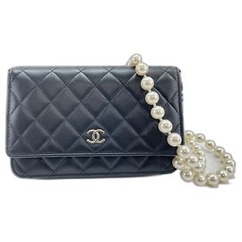 Borsa a tracolla Chanel Matelassé in nero