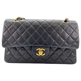 Borsa a tracolla Chanel Matelassé in nero