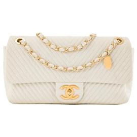 CHANEL - Borsa a tracolla Classic/Timeless Medaillon in pelle chevron stropicciata beige