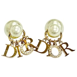 Orecchini a lobo Tribales Dior placcati oro con logo in perle sintetiche bianche e strass