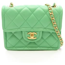 Borsa a tracolla piccola Chanel Matelassé verde