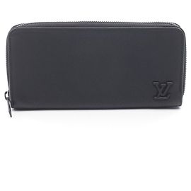 Louis Vuitton Zippy Wallet in Black Leather