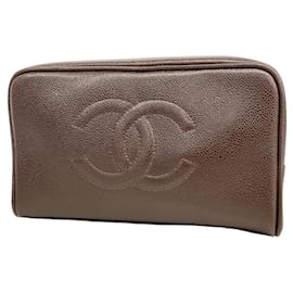 Pouch Chanel in vitello granulato marrone scuro