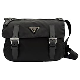 Borsa a tracolla Prada in Tessuto con rifiniture in Saffiano nero, zip e doppia fibbia