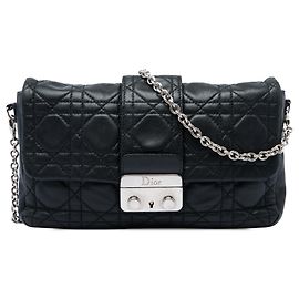 Pouch Dior New Lock in pelle d'agnello Cannage nera