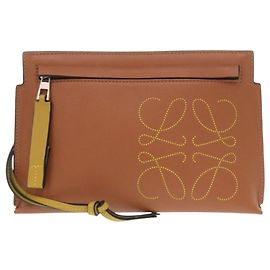 Pouch Loewe Anagram T