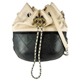 Borsa a tracolla Chanel in beige e nero
