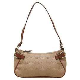 Borsa Salvatore Ferragamo con logo Gancini in rilievo
