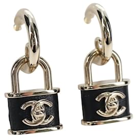 Orecchini CHANEL Push Lock Coco in metallo dorato CC Auth 198851M