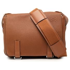 Borsa a tracolla Military XS in pelle di vitello grana morbida marrone LOEWE