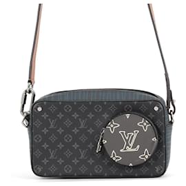 Borsa a tracolla Louis Vuitton Monogram Eclipse Volga Onstrap