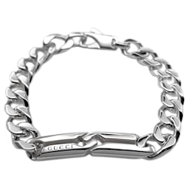 Bracciale in argento con ciondolo nodo infinito Gucci