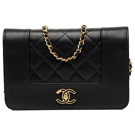 Chanel Portafoglio con catena Mademoiselle in pelle d'agnello matelassé nera