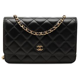 Chanel Portafoglio con catena in pelle d'agnello matelassé nera CC