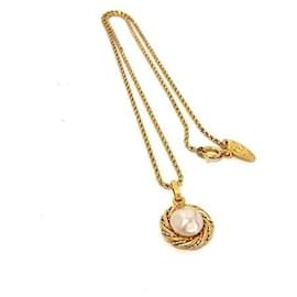 Collana Chanel dorata con perla sintetica