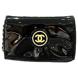 Bolso de cadena Chanel de piel charol negra