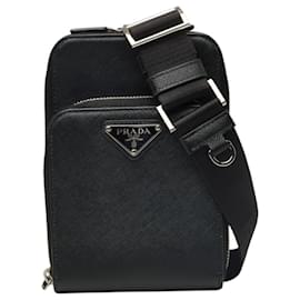 Borsa a tracolla Prada con placca logo triangolare