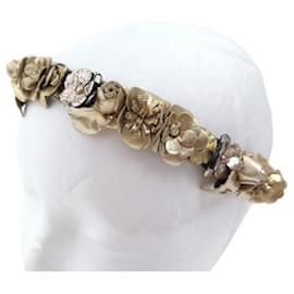 DIADEMA CHANEL FLORES CAMELIAS EN CUERO DORADO T55 A 62 CM
