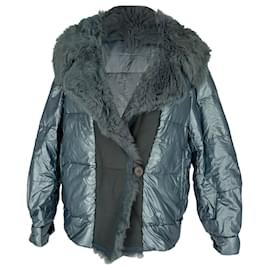 Chaqueta de plumón Prada con capucha de piel sintética en nailon azul claro