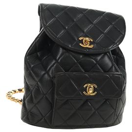 CHANEL Matelassé Ketten-Rucksack aus Lammleder Gold Schwarz CC