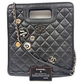 CHANEL Matelassé Handtasche in Schwarz