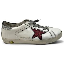 Golden Goose Sapatilhas baixas em couro branco com estrela vermelha