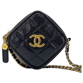 Chanel Matelassé Schultertasche in Schwarz