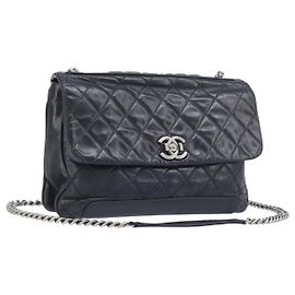 Borsa a tracolla CHANEL Matelasse con catena in pelle nera e argento CC Auth yk20837V