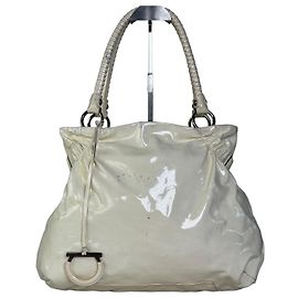 Salvatore Ferragamo Bolso Vintage Ferragamo de piel charol Cream Silver