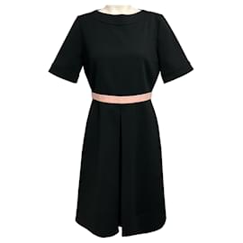 Gucci schwarzes Strickkleid aus Wolle mit kurzen Ärmeln und hellrosa Logo an der Taille