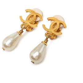 Orecchini a clip Chanel CC placcati in oro con perle sintetiche