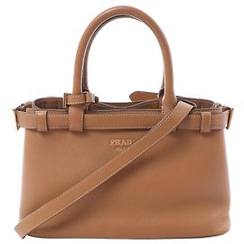 Borsa a mano 2Way Small in pelle grana spazzolata con fibbia Prada, Brown 1BA418