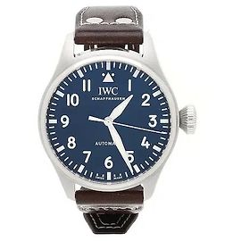 Un modello che porta l'eredità iconica degli orologi Pilot di IWC, con un quadrante blu vivace e indici intuitivi che offrono un'eccezionale leggibilità. Un sofisticato movimento automatico assicura prestazioni stabili, e