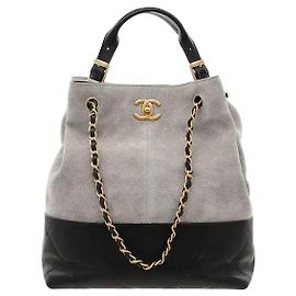 Chanel Soft, cozy suede material harmonizes with a sensuous two-tone color match for a sophisticated yet classic mood. In a shopper bag form with generous interior storage, it comfortably holds everyday