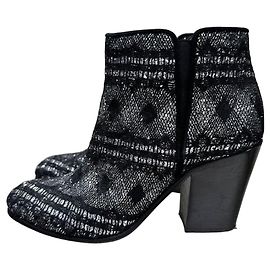 Botas de cano curto texturizadas pretas Giuseppe Zanotti Sz.36 seminovas